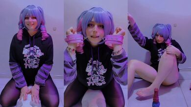 Cosplay Miku Hatsune rabbit hole open pussy