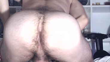 Abriendo mi gran culo peludo Argentino