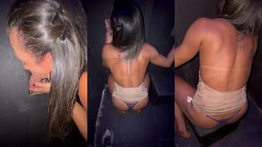 casa de swing: dei no glory hole, e na hora do apagao fizeram ate fila de comedores. foram varias gozadas na boquinha e ainda fuderam meu cuzinho. um banho de leite!