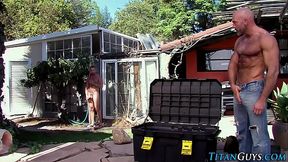 Muscled dude sucking dick