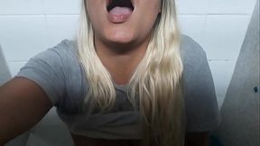 Gozada real em banheiro publico nojento e desativado