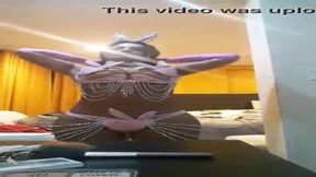 Webcam beauty shows off her beautiful body and enormous melons