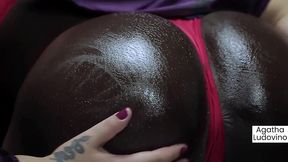 nao a nada mais delicioso do que fernanda chocolatte passando oleo pelo corpo e se masturbando ate gozar horrores