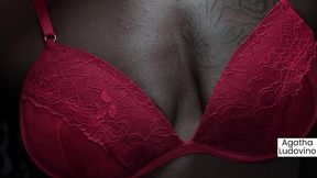 nao a nada mais delicioso do que fernanda chocolatte passando oleo pelo corpo e se masturbando ate gozar horrores