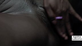 nao a nada mais delicioso do que fernanda chocolatte passando oleo pelo corpo e se masturbando ate gozar horrores