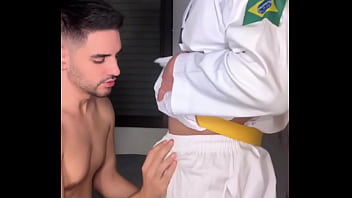 LUTADOR ME FAZ DE F&Ecirc_MEA,METEU SEU PAU E UM CONSOLO AO MESMO TEMPO NO MEU CU AT&Eacute_ EU GOZAR. - FREE