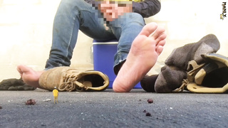 HEFTY TRADIE HUMUNGOUS SOLES! - LIL MICRO HUMAN STUD - WITNESS OUT FOR THE BIG JISM GEYSER - MANLYFOOT