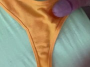 An Tanga gerieben und abgespritzt