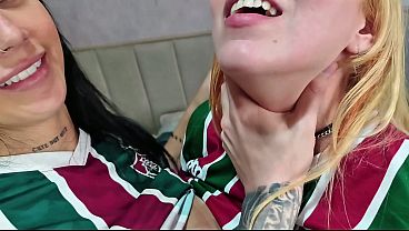 Torcedor do Flamengo ganhou aposta e comeu duas gostosas do Fluminense, uma loira e uma morena