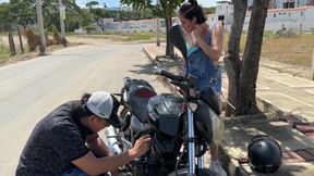 I Find a Sexy Big Ass Girl with Her Motorcycle Stranded so I Decide to Help Her and in Return She Lets Me Give