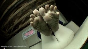 Arousing Tease Of Feet, 1st - LaCreme