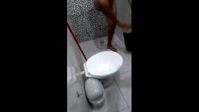 tomando banho na casa do meu amigo