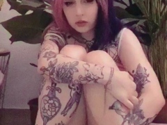 Close up amateur beauty uses her toy to masturbates