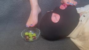 Feed grapes with my toes