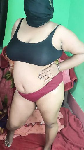 In red panty bhabi looking amazing and showing you her squirts