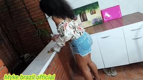 contratei uma diarista para limpar minha casa, ela e muito safada, ficou me provocando fez um boquete e transou comigo