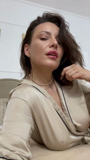 Do you prefer seeing me play with big or average toys?