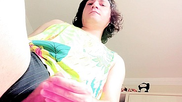 Travesti solo gostosa mostra o que tem debaixo do vestidinho