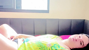 Travesti solo gostosa mostra o que tem debaixo do vestidinho