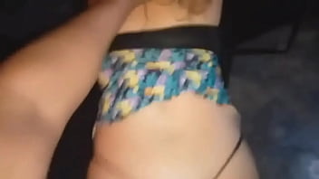 Vecina caliente se mete en mi casa