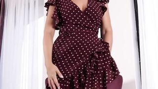MILF Revelation Lansy Red unleashes Her Voluptuous, Shaven Pussy in a Sizzling Display of Lust and Dominance!