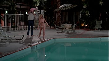 Beverly D&#039_Angelo naked at the swimming pool in &#039_National Lampoon&#039_s Vacation&#039_ (1983)