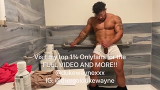 Pissing in the gym bathroom then cumming