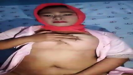 MARLBOROQUEENSEX - KERUDUNG MERAH SANGE BERAT