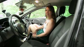 ”Lexie, 29 years old, saleswoman in a pet store in Gap!”