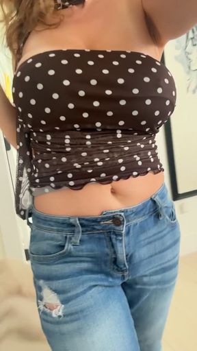 OnlyFans babe shows off her big tits