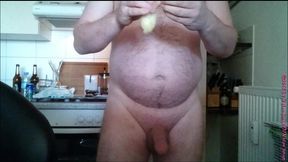 halb volles kondom mit sperma aus eis