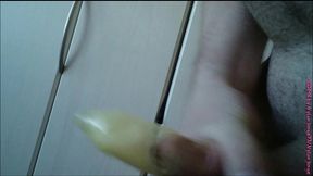 halb volles kondom mit sperma aus eis