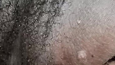 Sogro seduz a esposa bbw do filho e chupa seu cu e sua buceta até a gordinha safada gozar na sua boca