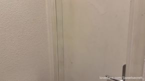 Masturbandome con el chorro de la ducha