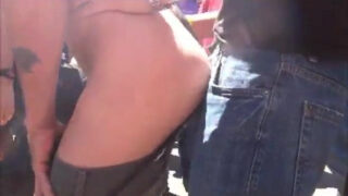 Publiczny klip przedstawiający facetów uprawiających ostry seks analny