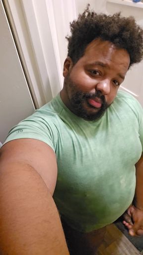 Dad jerks off while getting ready