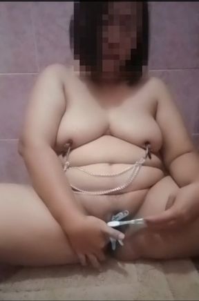 Masturbate in bathroom, so horny in the morning