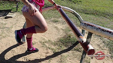 Loirinha vai se exercitar no parque da prefeitura, se empolga e o clima esquenta!