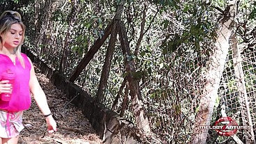 Loirinha vai se exercitar no parque da prefeitura, se empolga e o clima esquenta!
