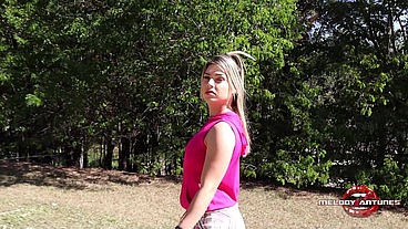 Loirinha vai se exercitar no parque da prefeitura, se empolga e o clima esquenta!