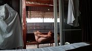toejober exhibitionist's public footjob session
