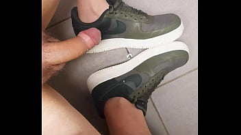 nike air max shoes cumshot nice small penis but nice boy handjob at work..