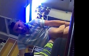 Bareback Amateur Fucks a Construction Worker