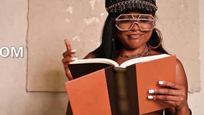 ”Passionate black flight attendant Llauryn Hendrix reveals her sexy ass”