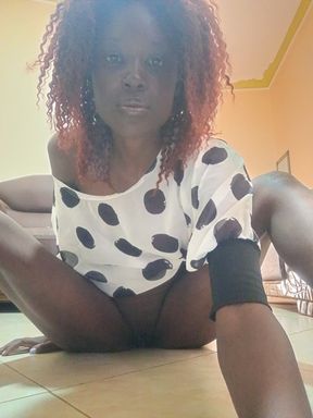 Biglips38 pleasuring her self and enjoying her self