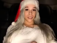 Ravenbabe Gets Ready For Christmas In The Car With Anal