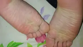 Worshipping Dirty Feet: Horny Twink Devours Filthy Soles – SolasGay 18+
