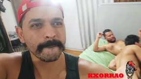 o musculoso dando gostoso pros putos! parte 4