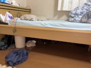 エッチなスクール水着を着てアナルオナニーを楽しむ変態男