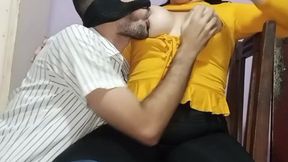 Mi esposo es adicto a chupar mis grandes tetas naturales por eso siempre lo amamanto parte VI